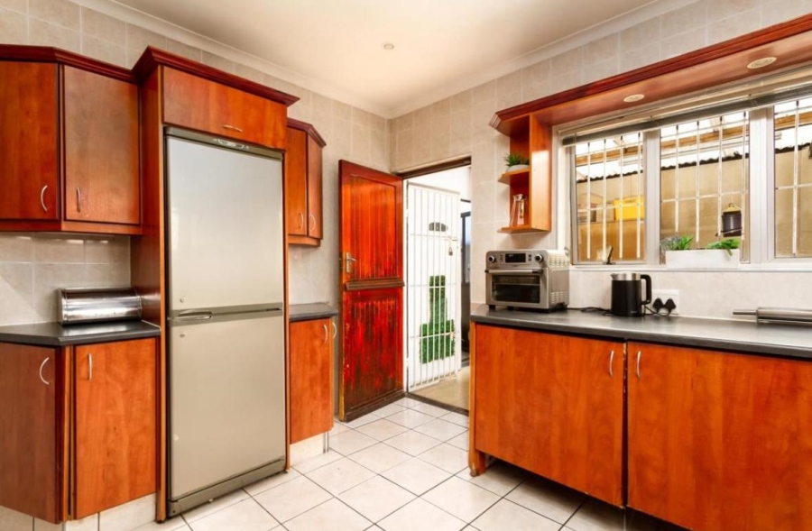 4 Bedroom Property for Sale in Belgravia Western Cape